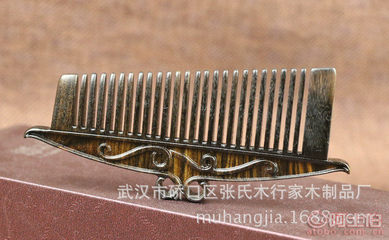 精梳秀发，步步高升——沉贵宝木梳的健康美学